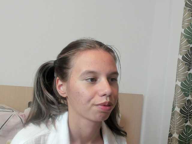 EmmaPetite live cam on BongaCams