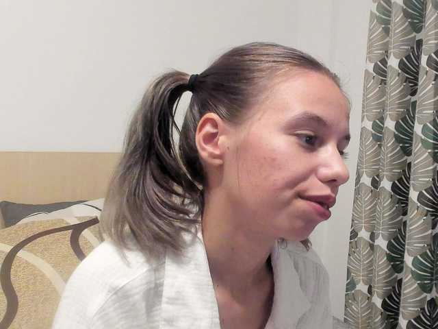 EmmaPetite live cam on BongaCams