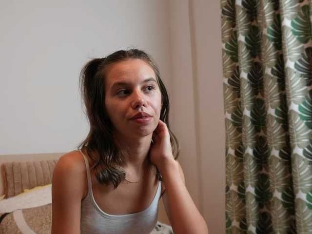 EmmaPetite live cam on BongaCams