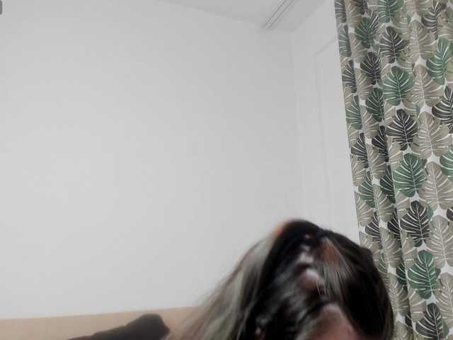 EmmaPetite live cam on BongaCams