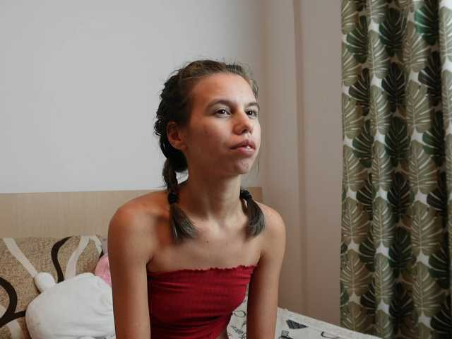 EmmaPetite, en directo ahora en BongaCams