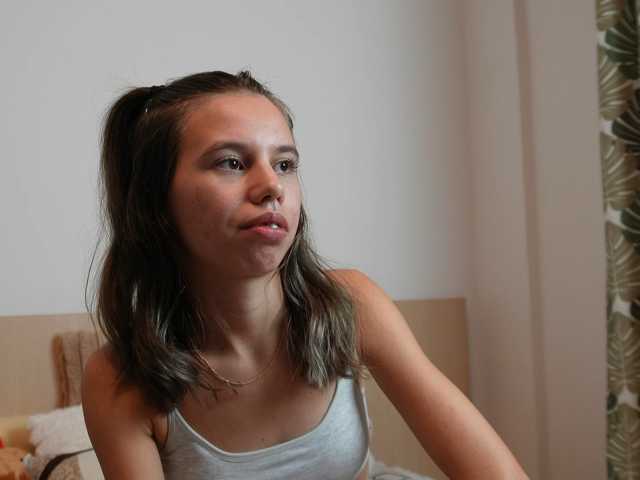 EmmaPetite live cam on BongaCams