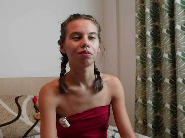 EmmaPetite live cam on BongaCams