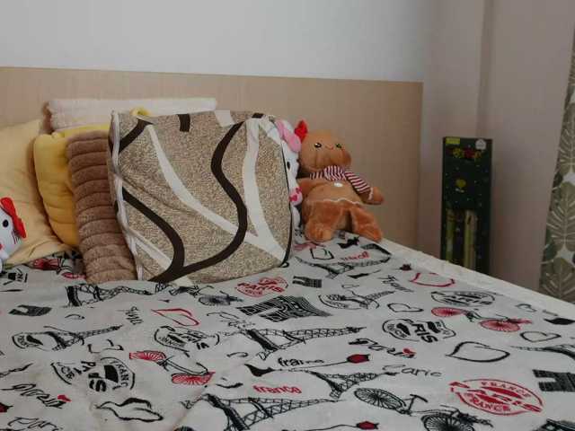 EmmaPetite live cam on BongaCams
