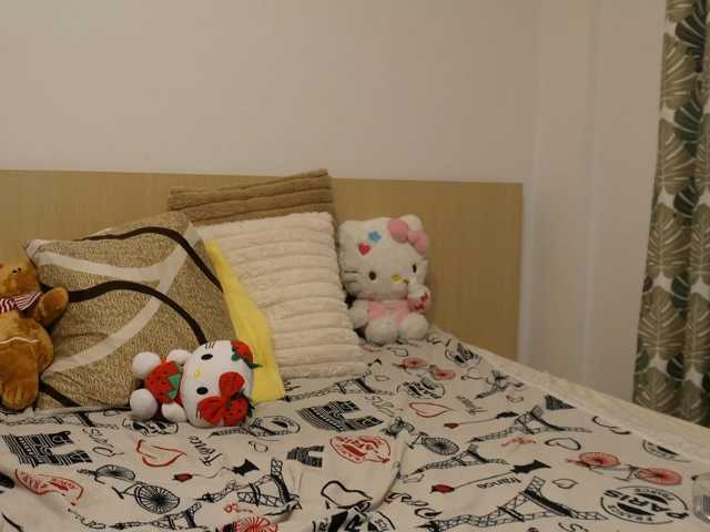 EmmaPetite live cam on BongaCams
