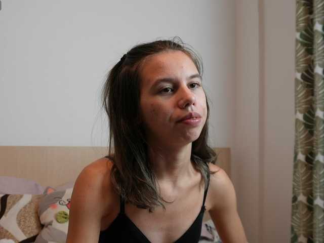EmmaPetite live cam on BongaCams