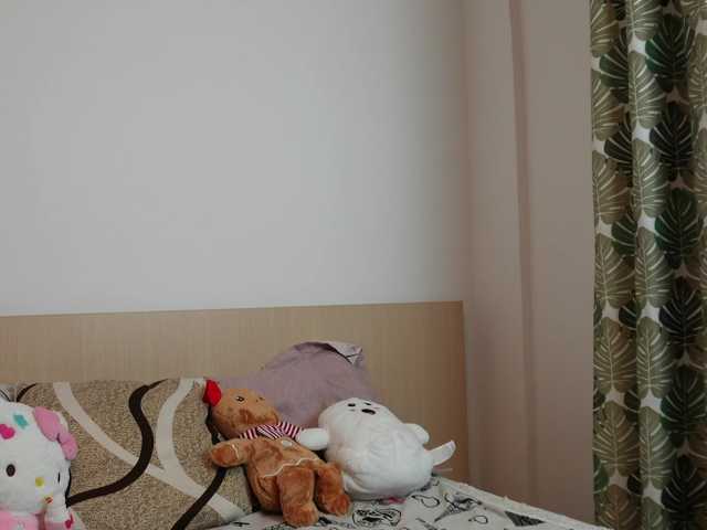 EmmaPetite live cam on BongaCams