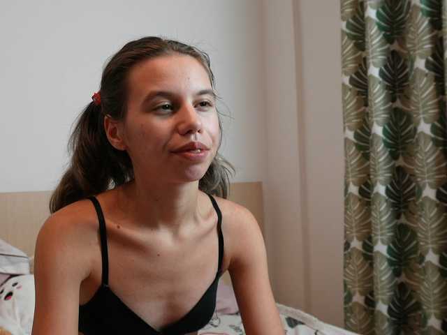 EmmaPetite live cam on BongaCams