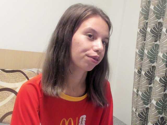 EmmaPetite live cam on BongaCams