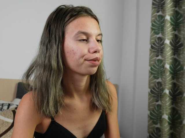 EmmaPetite live cam on BongaCams