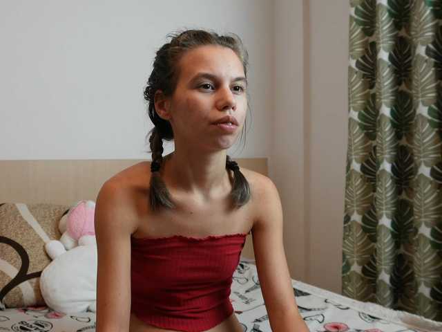 EmmaPetite live cam on BongaCams