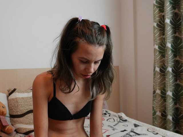 EmmaPetite live cam on BongaCams