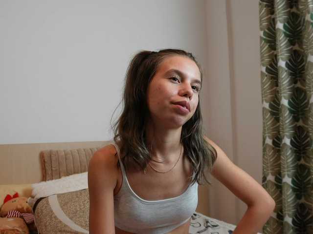EmmaPetite live cam on BongaCams