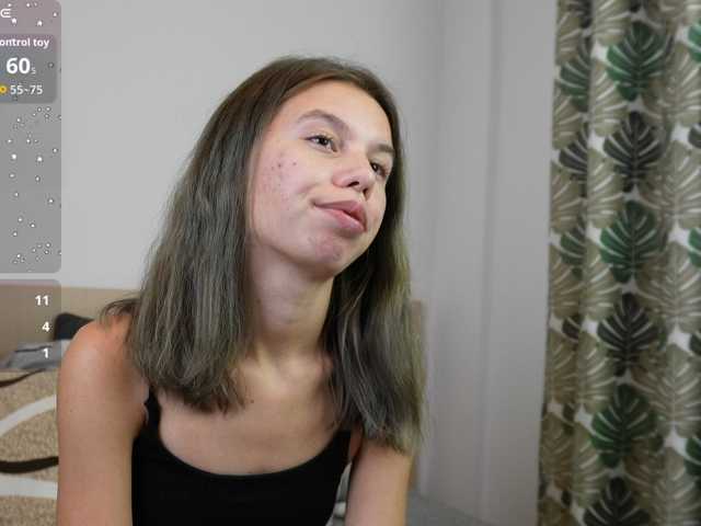 EmmaPetite live cam on BongaCams