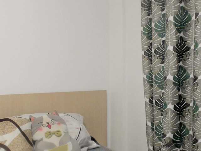 EmmaPetite live cam on BongaCams