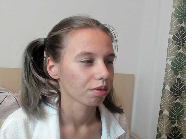 EmmaPetite live cam on BongaCams