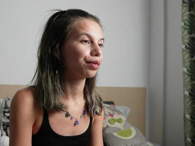 EmmaPetite live cam on BongaCams