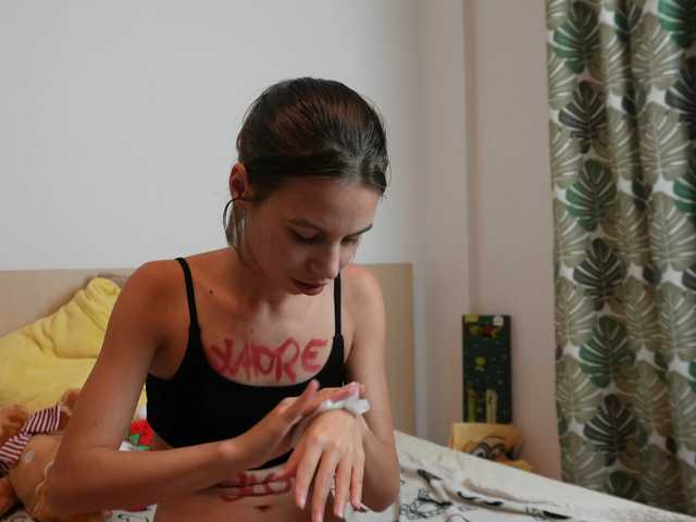 EmmaPetite live cam on BongaCams