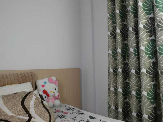 EmmaPetite live cam on BongaCams