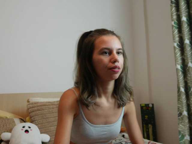 EmmaPetite live cam on BongaCams