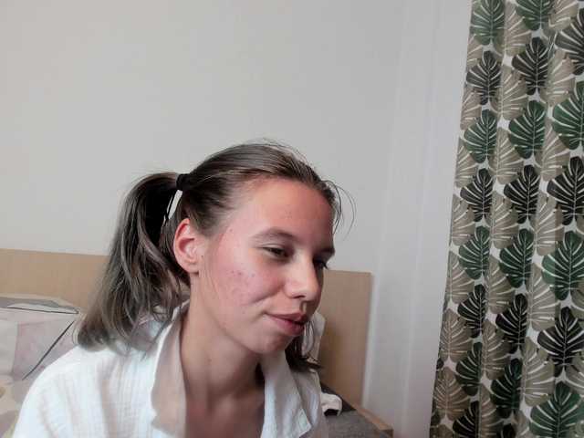 EmmaPetite live cam on BongaCams