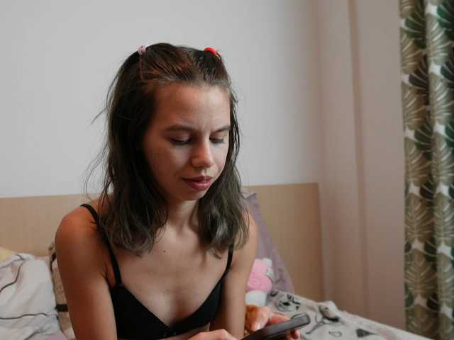 EmmaPetite live cam on BongaCams