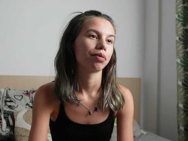 EmmaPetite live cam on BongaCams