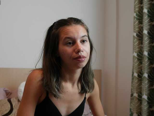 EmmaPetite live cam on BongaCams