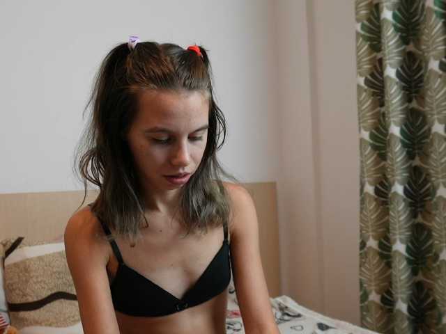 EmmaPetite live cam on BongaCams