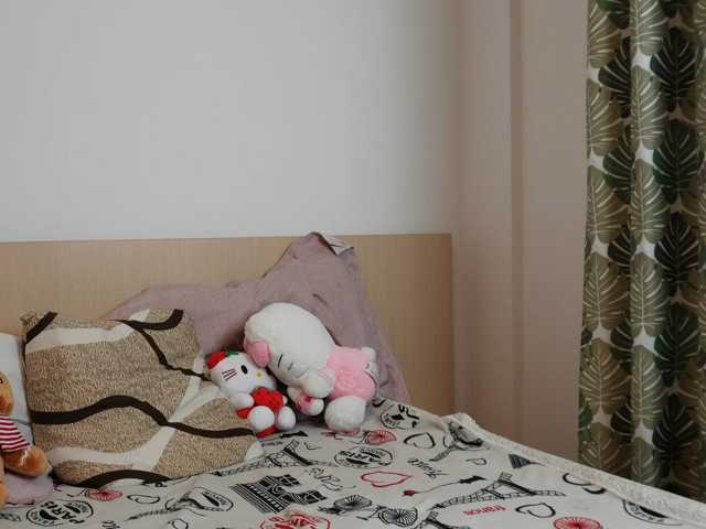 EmmaPetite live cam on BongaCams