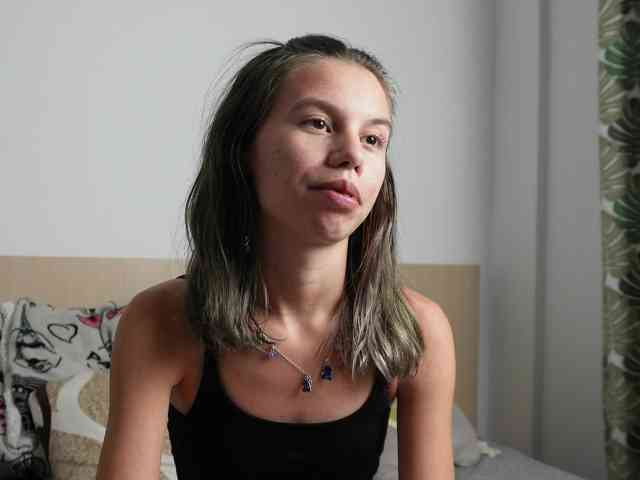 EmmaPetite webcam