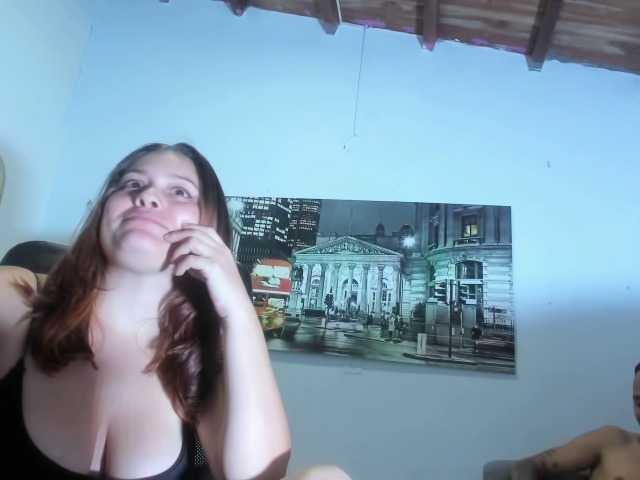 melani-and-fran live cam preview