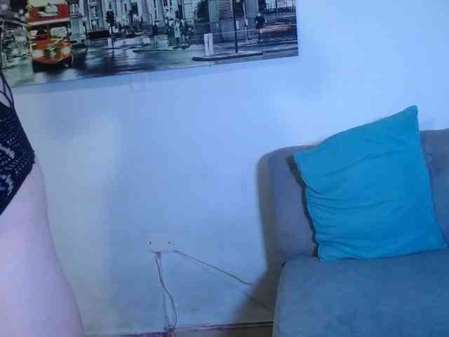 melani-and-fran's live room