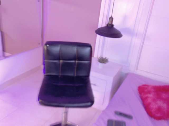 Amber-Foxx live cam on BongaCams