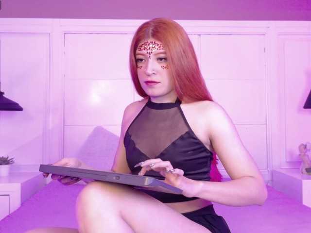 Amber-Foxx live cam on BongaCams