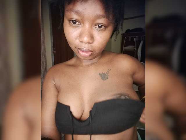 FreakyMaggie live cam on BongaCams