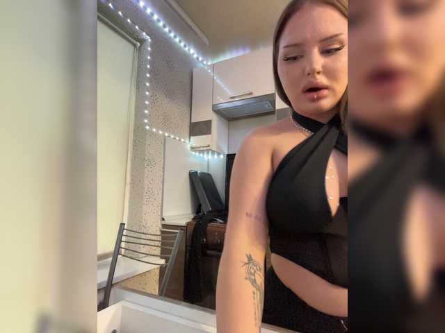le modèle Vasilisasss est en webcam porno dans un show sur le site bongacams, il possède les tags suivants: White/Caucasian,Brunette,Shaved