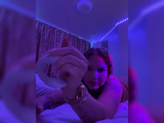 le modèle 1SLADKAYA1 est en webcam porno dans un show sur le site bongacams, il possède les tags suivants: White/Caucasian,Brunette,Shaved