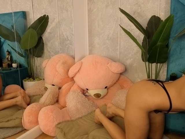 EvellynGold live cam on BongaCams