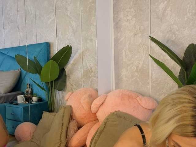 EvellynGold live cam preview
