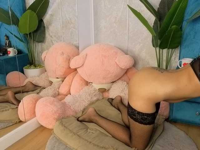 EvellynGold live cam on BongaCams