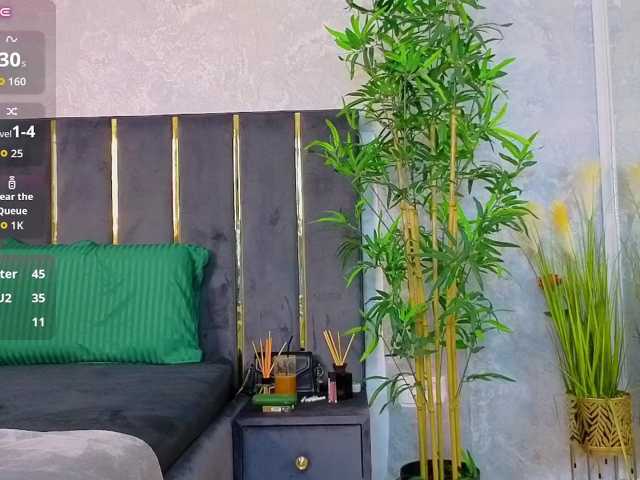 EvellynGold live cam on BongaCams