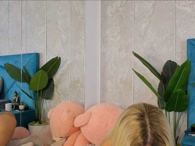 EvellynGold live cam on BongaCams