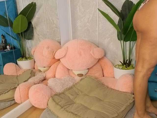 EvellynGold live cam preview