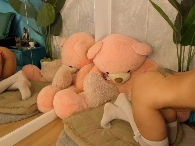 EvellynGold live cam on BongaCams