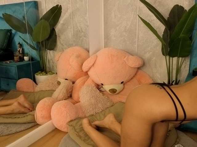 EvellynGold live cam on BongaCams