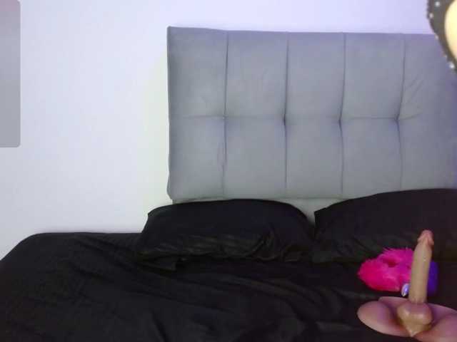 Moon-Ashley live cam preview
