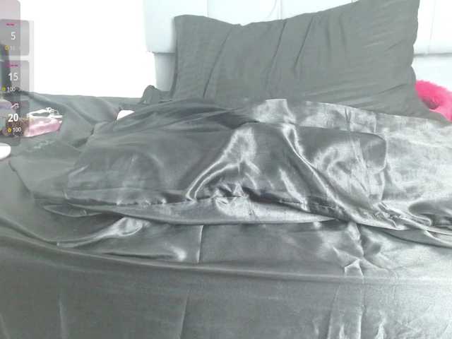 Moon-Ashley live cam on BongaCams
