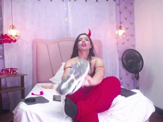 laineystone, en vivo ahora en BongaCams