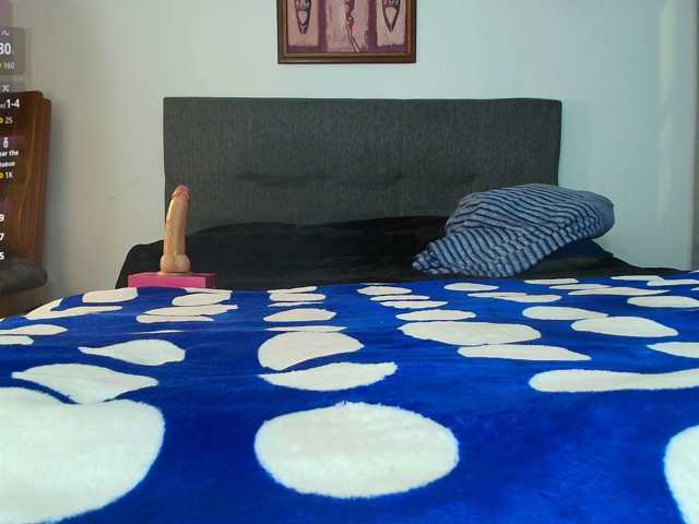 ClarisNoir live cam preview